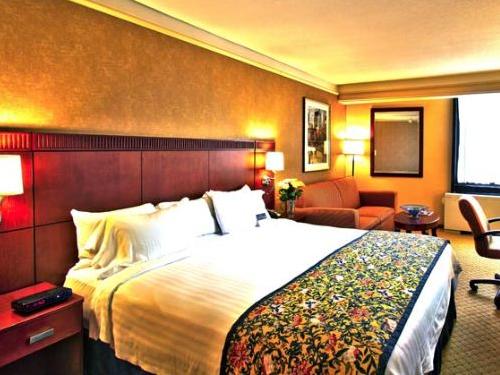 Imagen de la habitación del Hotel Courtyard by Marriott New York LaGuardia Airport. Foto 5
