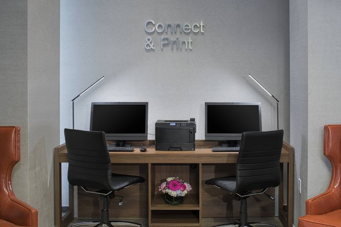 Imagen de los interiores del Hotel Courtyard by Marriott New York World Trade Center Area. Foto 18