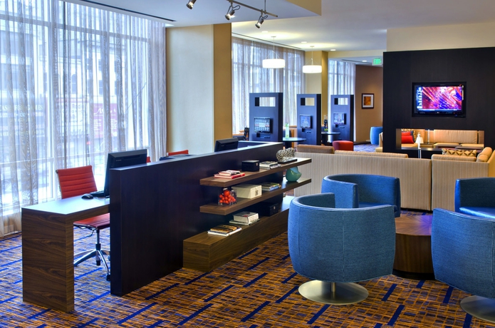 Imagen de los interiores del Hotel Courtyard by Marriott Newark Downtown. Foto 8