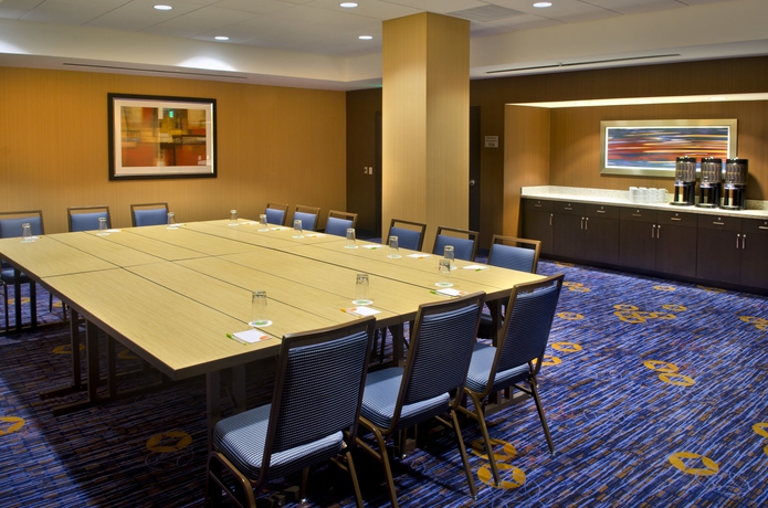 Imagen de los interiores del Hotel Courtyard by Marriott Newark Downtown. Foto 11