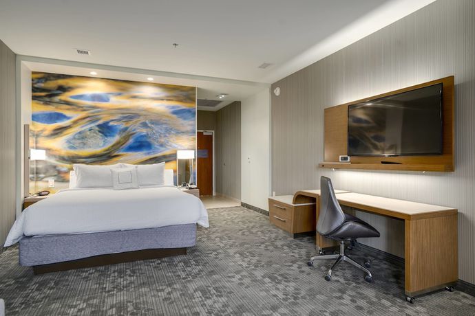 Imagen de la habitación del Hotel Courtyard by Marriott Niagara Falls, USA. Foto 11
