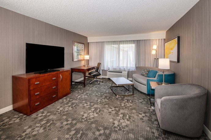 Imagen de la habitación del Hotel Courtyard by Marriott Oakland Airport. Foto 9