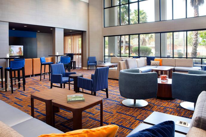 Imagen de los interiores del Hotel Courtyard by Marriott Oakland Airport. Foto 19