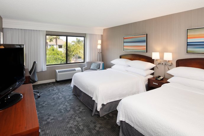 Imagen de la habitación del Hotel Courtyard by Marriott Oakland Airport. Foto 13