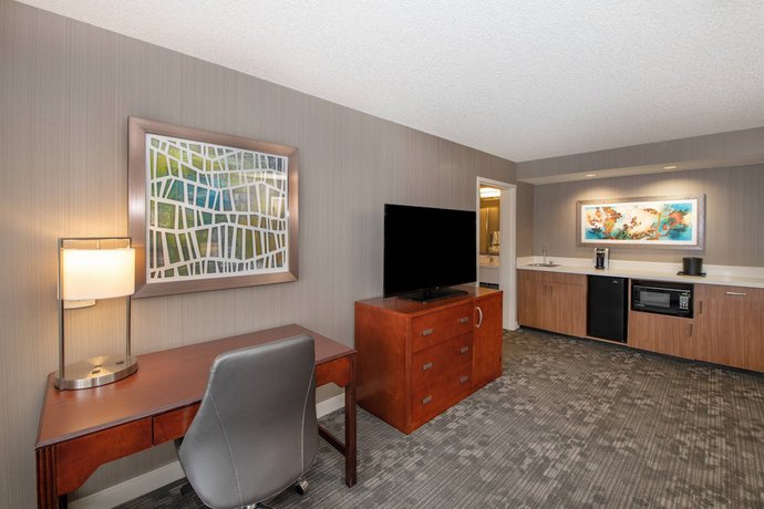 Imagen de la habitación del Hotel Courtyard by Marriott Oakland Airport. Foto 14