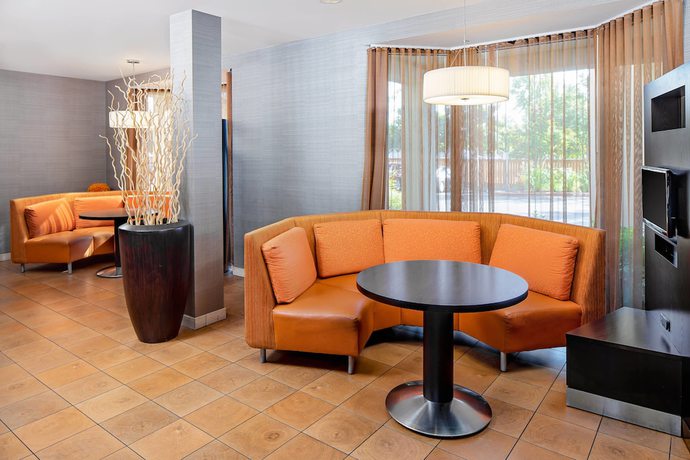 Imagen de los interiores del Hotel Courtyard by Marriott Oakland Airport. Foto 20