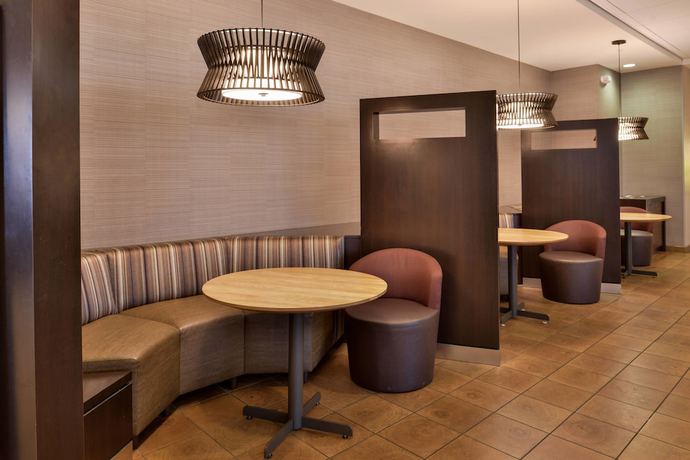 Imagen del bar/restaurante del Hotel Courtyard by Marriott Ocala. Foto 3