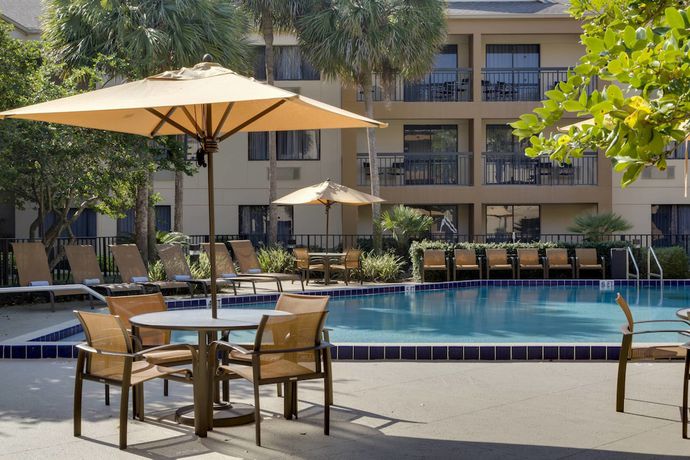 Imagen de la piscina del Hotel Courtyard by Marriott Ocala. Foto 19