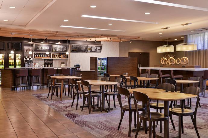 Imagen del bar/restaurante del Hotel Courtyard by Marriott Ocala. Foto 5