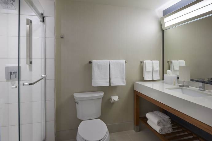Imagen de la habitación del Hotel Courtyard by Marriott Oshawa. Foto 14