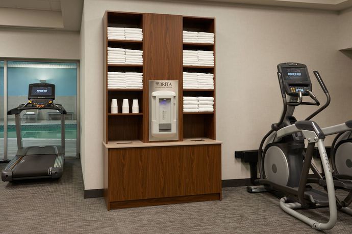 Imagen de los interiores del Hotel Courtyard by Marriott Oshawa. Foto 17
