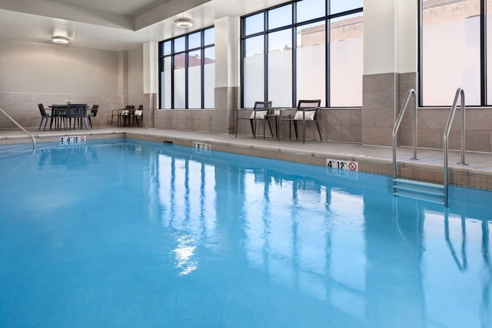 Imagen de la piscina del Hotel Courtyard by Marriott Owatonna Downtown. Foto 19