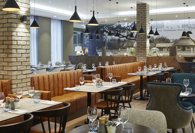 Imagen del bar/restaurante del Hotel Courtyard by Marriott Oxford South. Foto 4