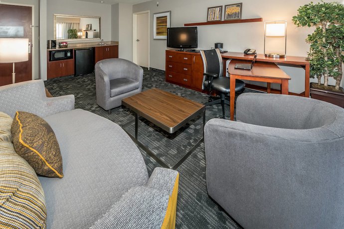 Imagen de la habitación del Hotel Courtyard by Marriott Panama City. Foto 12