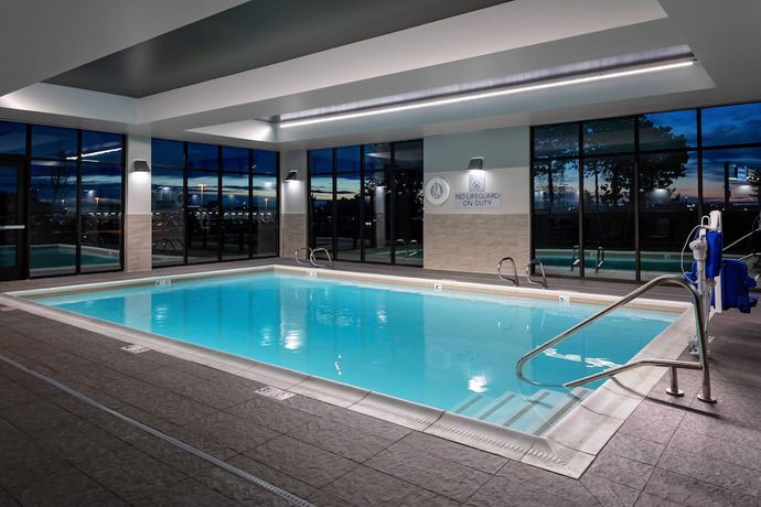 Imagen de la piscina del Hotel Courtyard by Marriott Pasco Tri-Cities Airport. Foto 20