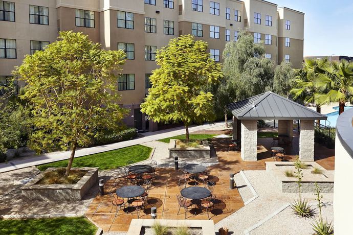 Imagen de los exteriores del Hotel Courtyard by Marriott Phoenix North/Happy Valley. Foto 11