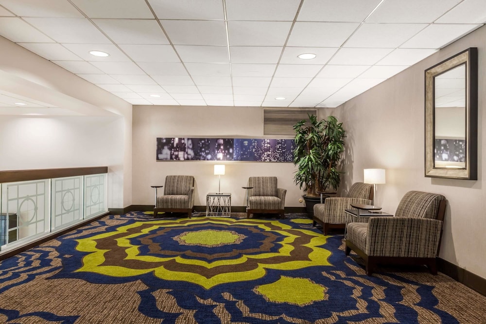 Imagen de los interiores del Hotel Courtyard by Marriott Pittsburgh University Center. Foto 15