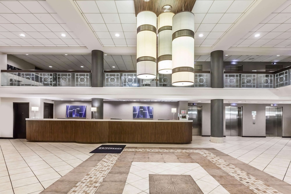 Imagen de los interiores del Hotel Courtyard by Marriott Pittsburgh University Center. Foto 17