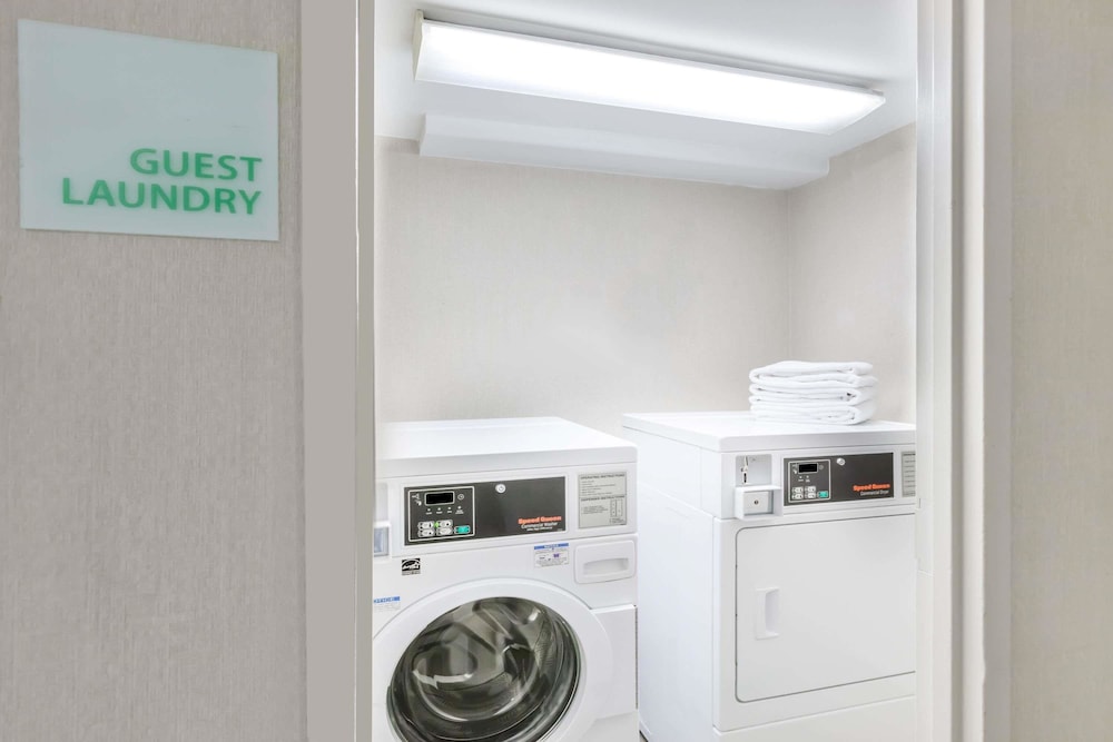 Imagen de los interiores del Hotel Courtyard by Marriott Pittsburgh University Center. Foto 19