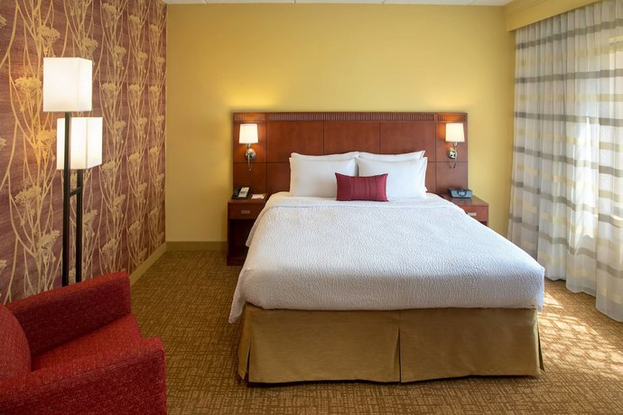Imagen de la habitación del Hotel Courtyard by Marriott Poughkeepsie. Foto 3