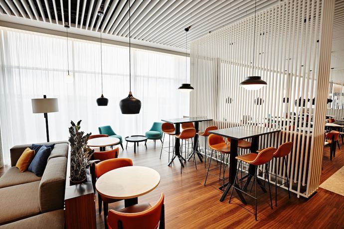 Imagen del bar/restaurante del Hotel Courtyard by Marriott Reykjavik Keflavik Airport. Foto 5