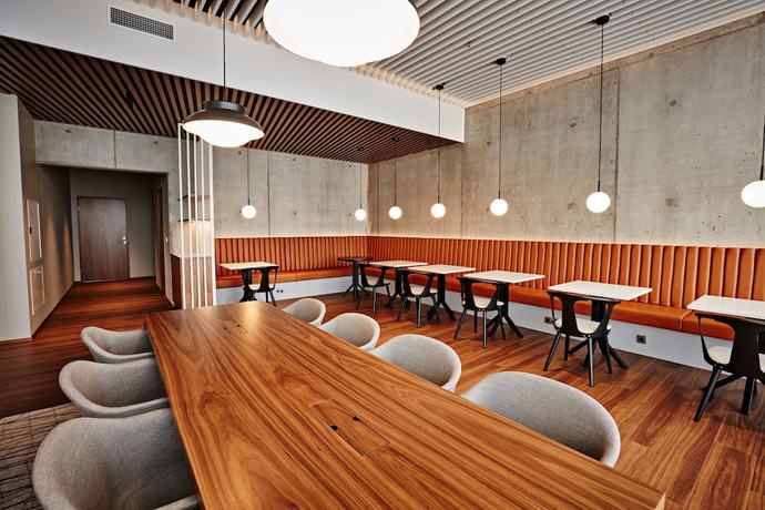 Imagen del bar/restaurante del Hotel Courtyard by Marriott Reykjavik Keflavik Airport. Foto 9