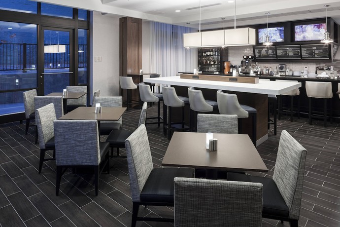 Imagen del bar/restaurante del Hotel Courtyard by Marriott Richmond Downtown. Foto 5