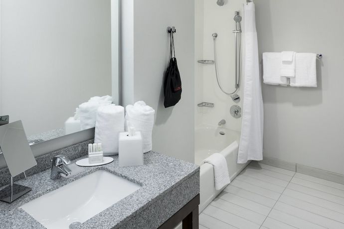 Imagen de la habitación del Hotel Courtyard by Marriott Richmond Downtown. Foto 14