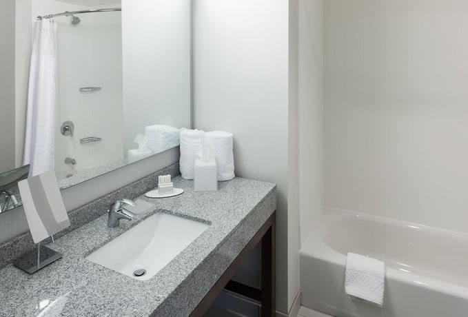Imagen de la habitación del Hotel Courtyard by Marriott Richmond Downtown. Foto 15