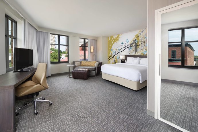 Imagen de la habitación del Hotel Courtyard by Marriott Richmond Downtown. Foto 16