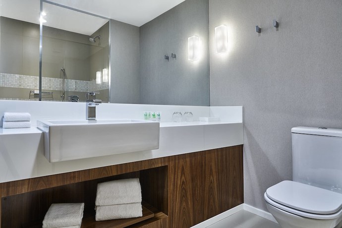 Imagen de la habitación del Hotel Courtyard by Marriott Rio De Janeiro Barra da Tijuca. Foto 13