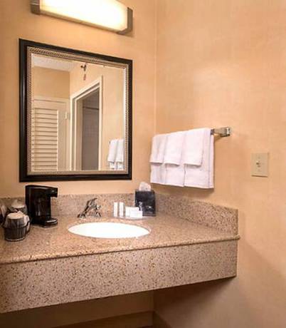 Imagen de la habitación del Hotel Courtyard by Marriott Rockville. Foto 5