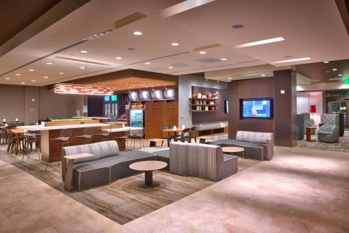Imagen del bar/restaurante del Hotel Courtyard by Marriott Salt Lake City Downtown. Foto 2