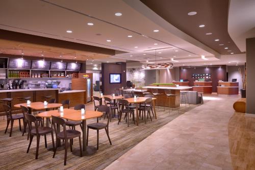 Imagen del bar/restaurante del Hotel Courtyard by Marriott Salt Lake City Downtown. Foto 3