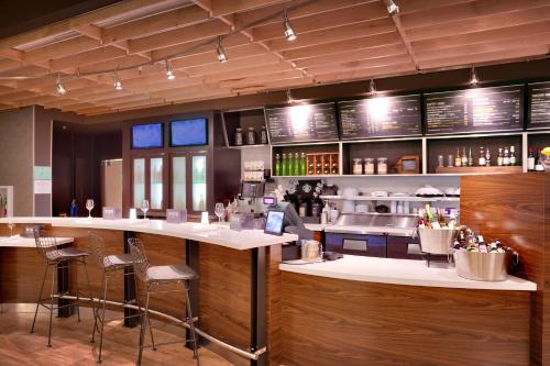 Imagen del bar/restaurante del Hotel Courtyard by Marriott Salt Lake City Downtown. Foto 4