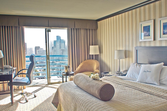 Imagen de la habitación del Hotel Courtyard by Marriott San Diego Downtown Little Italy. Foto 2