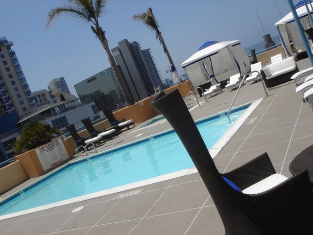 Imagen de la piscina del Hotel Courtyard by Marriott San Diego Downtown Little Italy. Foto 17