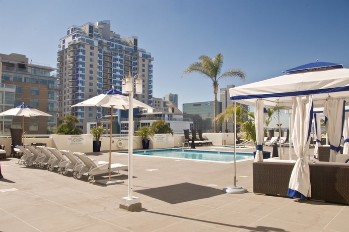 Imagen de la piscina del Hotel Courtyard by Marriott San Diego Downtown Little Italy. Foto 19