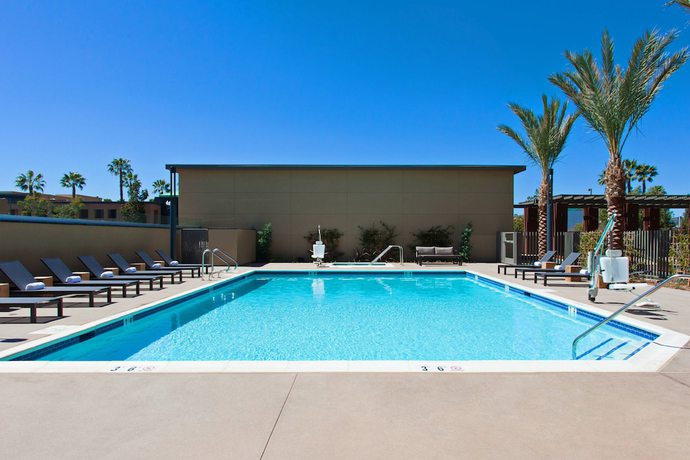 Imagen de la piscina del Hotel Courtyard by Marriott San Diego El Cajon. Foto 20