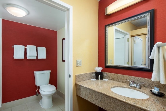 Imagen de la habitación del Hotel Courtyard by Marriott San Diego Sorrento Valley. Foto 13