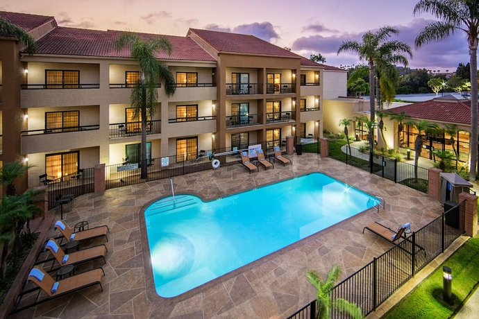 Imagen de la piscina del Hotel Courtyard by Marriott San Diego Sorrento Valley. Foto 18