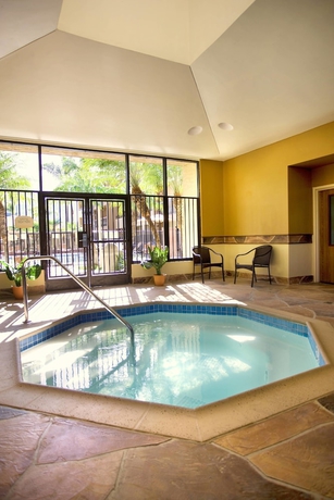 Imagen de la piscina del Hotel Courtyard by Marriott San Diego Sorrento Valley. Foto 19