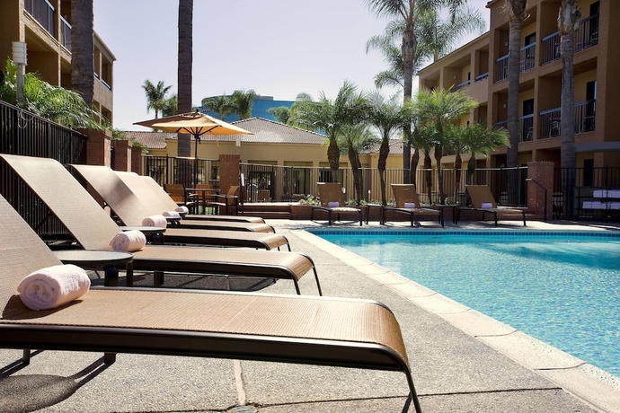Imagen general del Hotel Courtyard by Marriott San Diego Sorrento Valley. Foto 2