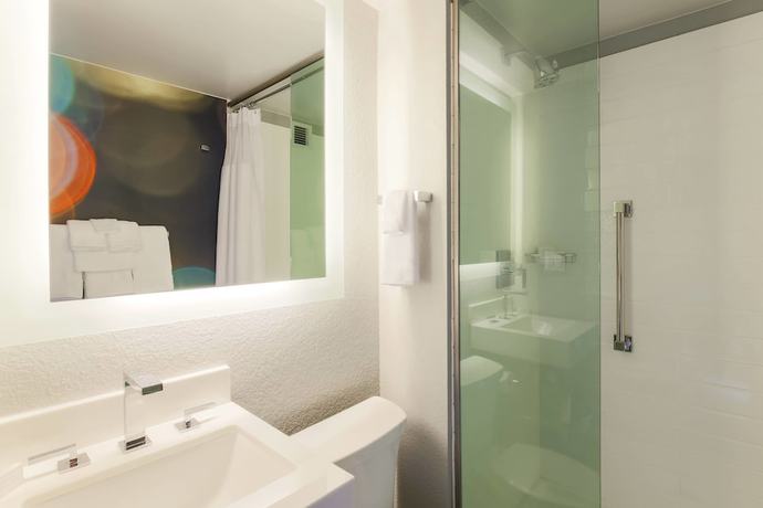 Imagen de la habitación del Hotel Courtyard by Marriott San Francisco Union Square. Foto 9