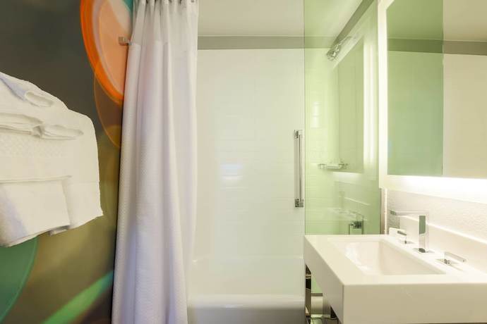 Imagen de la habitación del Hotel Courtyard by Marriott San Francisco Union Square. Foto 17