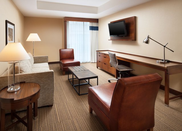 Imagen de la habitación del Hotel Courtyard by Marriott San Jose Airport. Foto 12