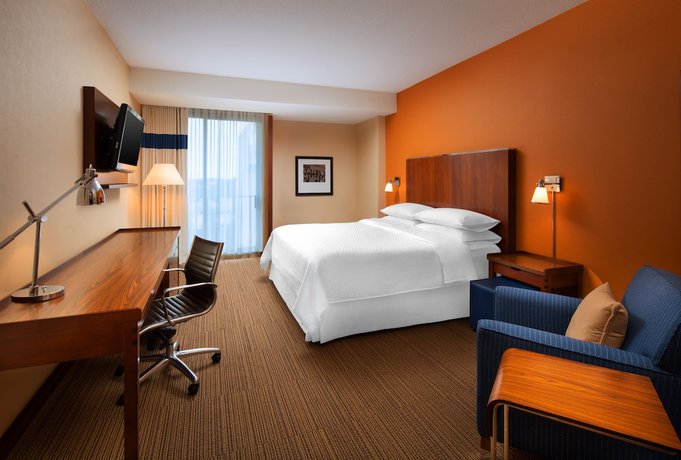 Imagen de la habitación del Hotel Courtyard by Marriott San Jose Airport. Foto 14