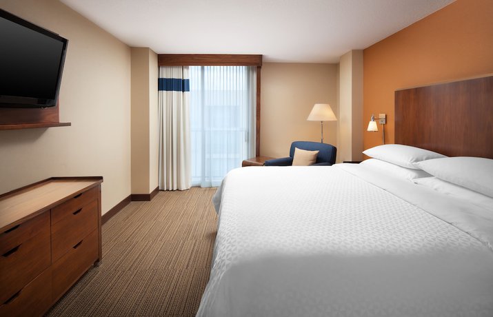 Imagen de la habitación del Hotel Courtyard by Marriott San Jose Airport. Foto 15