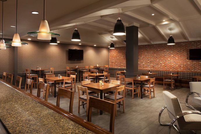 Imagen del bar/restaurante del Hotel Courtyard by Marriott San Jose Airport. Foto 6