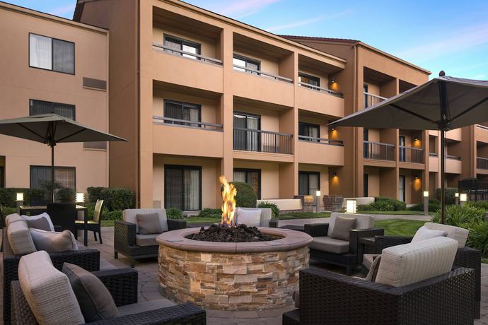 Imagen de los exteriores del Hotel Courtyard by Marriott San Jose Cupertino. Foto 15